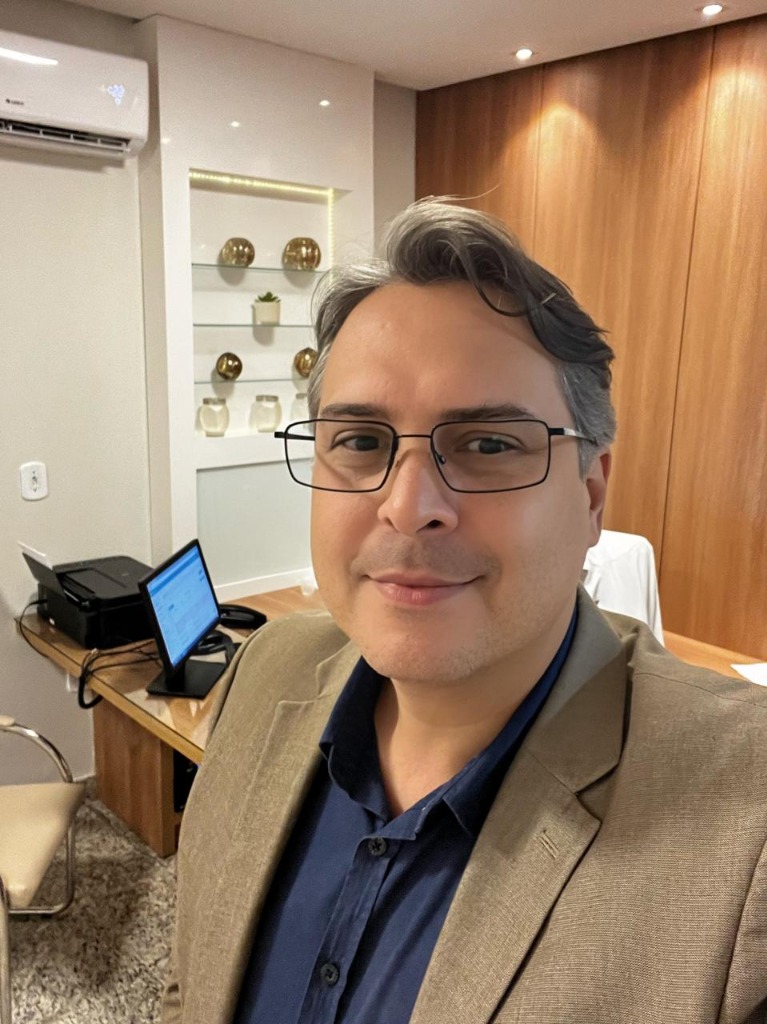 Dr. Daniel Rezende